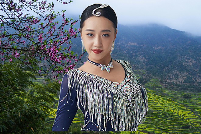 他们每一次踏在地面上，整个小镇的地面都会跟着颤抖起来