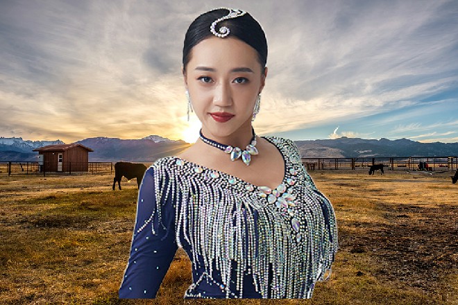 这一道雷柱足足有一米多粗，瞬间射到了那巨大蠕虫的口中