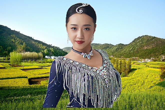 伏尔加点点头，他身体化作一道神光，消失在会议室当中