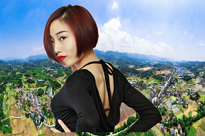 而旁边一个英国的小伙子忽然伸出手来，握住了若依的手