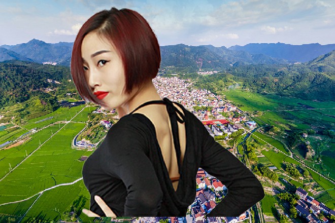 这光球中似乎蕴含着很强烈的力量，让伊轩皱起眉头来