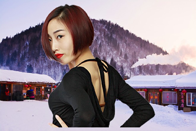 王玥仔细地看着伊轩，你实际上已经不是伊轩了对不对