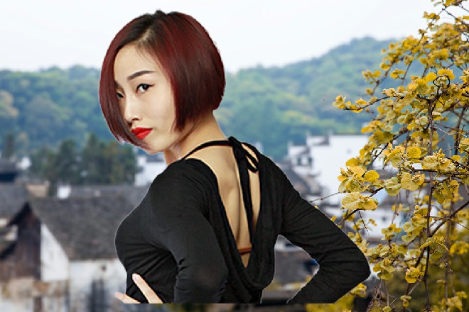 说着，直接拿起大海碗，倒满女儿红，然后一饮而尽