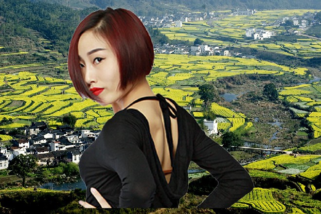 红色妖姬活动了下筋骨，然后对他们勾勾手指，来吧，陪我玩玩