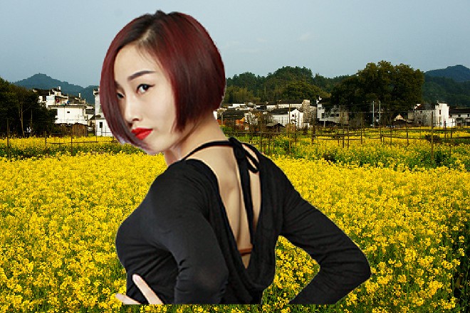 苏曼s拔出宝剑，乌黑的剑锋在黑夜里显出了一种独特的魅力