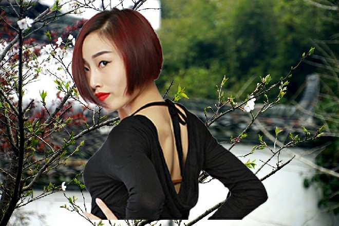 说着，他准备出招了，两根手指向着若依的心脏戳了过去