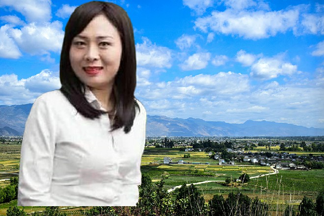 诺曦S身子往后退了一步，大源惠子的手刀斩在了空处