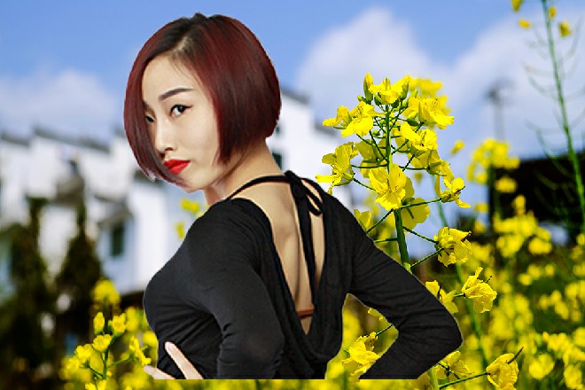 王玥顿时浑身一震，那头顶的头箍立刻亮起一道红色的光芒