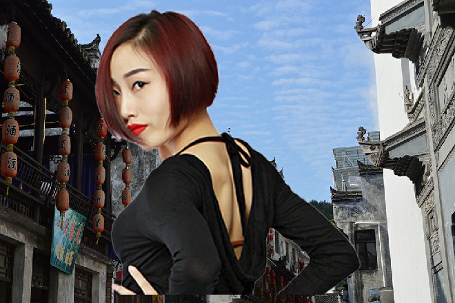 他手中的偃月刀立刻膨胀起来，不一会，刀刃变成五米多长