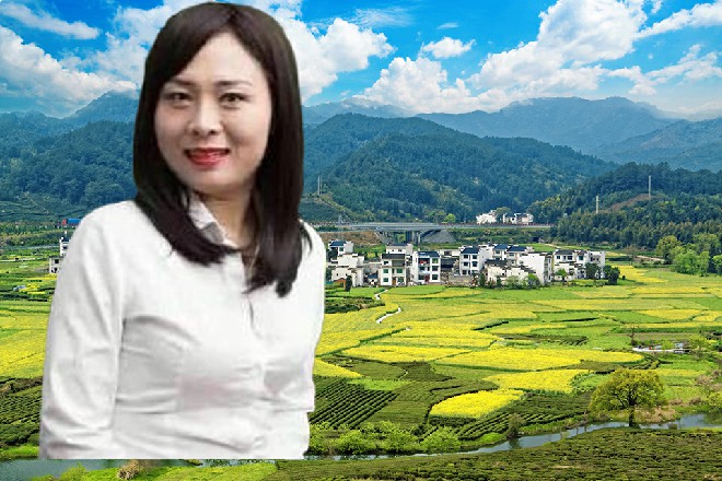 大源惠子得意地一笑，接着手刀向着苏曼s的头颅就戳了过来