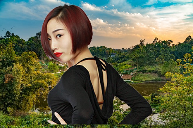 很多佩戴着青色的徽章，显然是青龙会更高级一些的成员