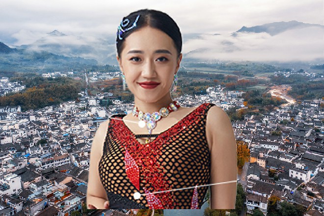 蓝水心眨巴眨巴眼睛，偷偷擦掉了嘴巴上的油，心里暗道