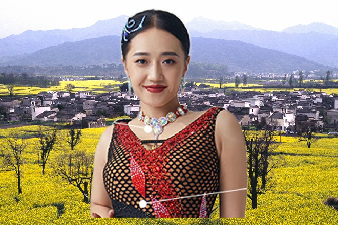 诺曦S跟着钱娇，一路出了商场，来到了外面的停车场处