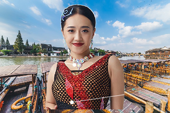 姚强傻了，站在那里，手里的玫瑰花都掉在地上而不自知