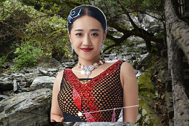 不过安妮惊讶的是，苏曼s竟然什么事都没有，反而对着自己笑