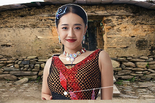 说话间，乐无心却已经出现在了红色妖姬的身后，手中长刀出鞘