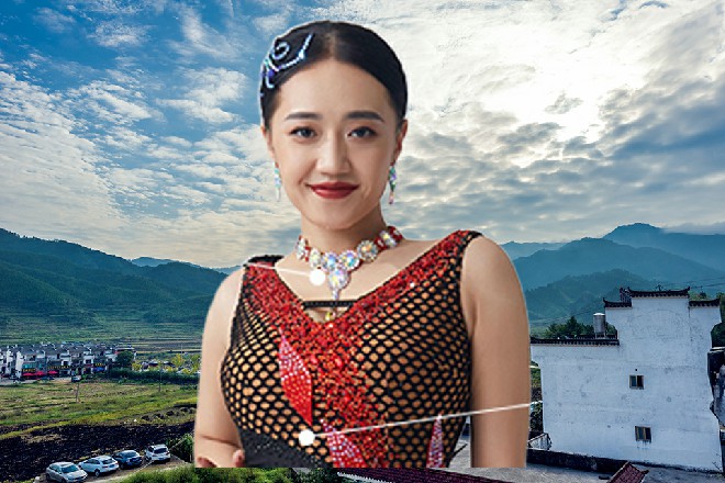 两个人一路来到了西餐厅，进去之后，苏曼s看到了一个熟人