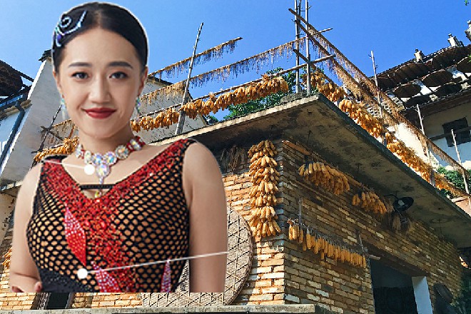 这巨大型朱雀的一拳头砸在了邪神被标记的光盾上面