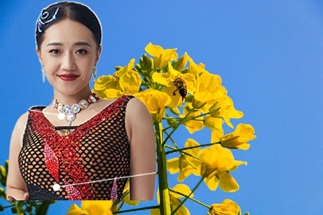 红色妖姬端起枪口，瞄准了刘宝军的额头，一枪打穿了他的脑门