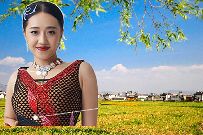 红色妖姬甩了甩有些酸麻的手臂，这龙枭涯的一拳果然不是盖的