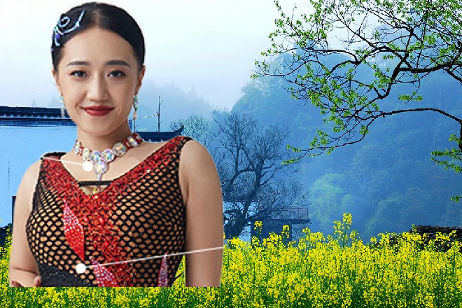 若依的身体顿时就飞了出去，然后摔在了外面的广场上面