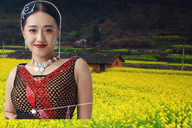 一只巨大的龙龟音刃飞了出来，向着罗芙的大剑撞了过去