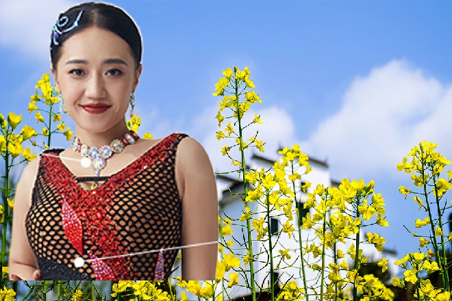 但就在这时候，王珊无意中往旁边看了一眼，顿时惊叫起来