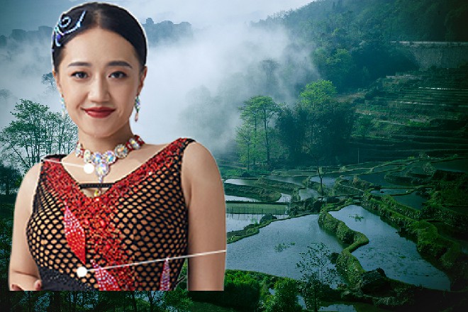 青梅一伸手，把旁边侍卫身上的佩剑摘了下来，丢给了红色妖姬