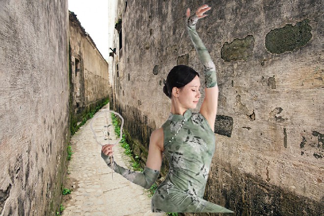 红色妖姬感觉到一股无形的压力，从赤刀邪神的身上散发出来