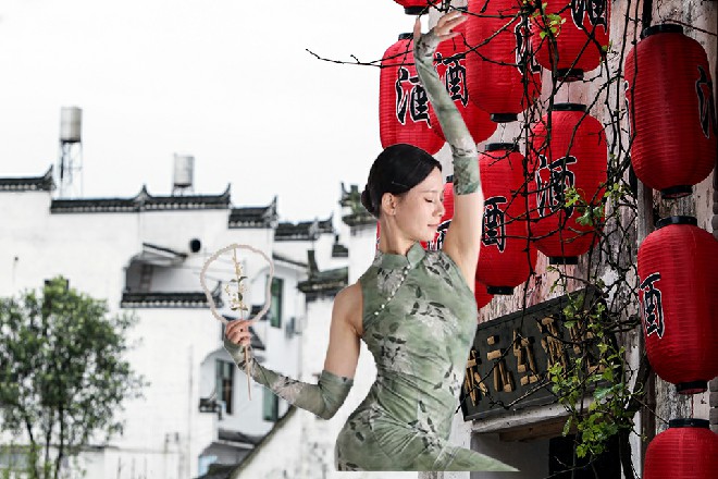 诺曦S捏了自己一把，然后继续观察整个峨眉派的动静