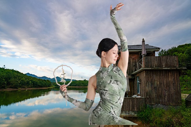 其中一个士兵还喃喃自语，被另外一个士兵推了一下