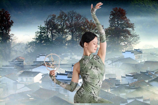 若依笑了笑，走了过去，正巧看见了收回大剑的亚瑟王