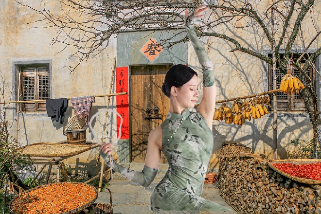 红色妖姬把腰带递给了她，林雪放在身上，但腰带没有一点反应