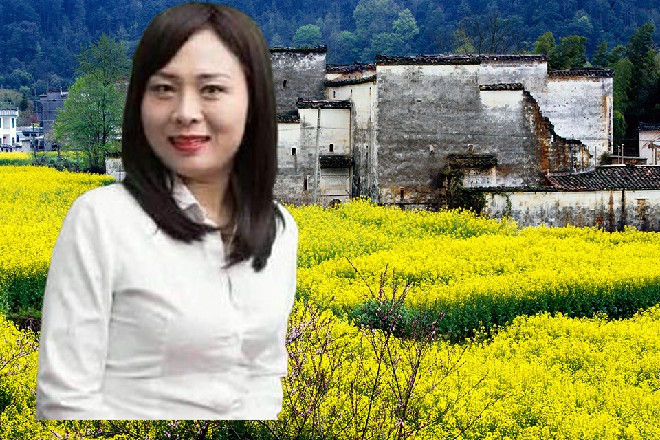 若依坐回到车里，一旁的郑鹏看着他，眼睛里都是小星星