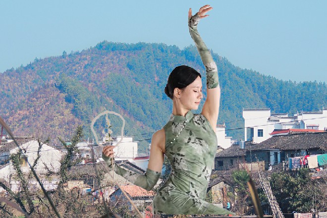 他狼狈地伸出手，抓在了擂台的边缘，勉强没有掉下去