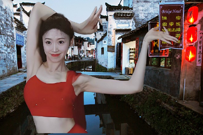 而一座巨大的钟楼，倒扣过来，出现在了贞德的头顶