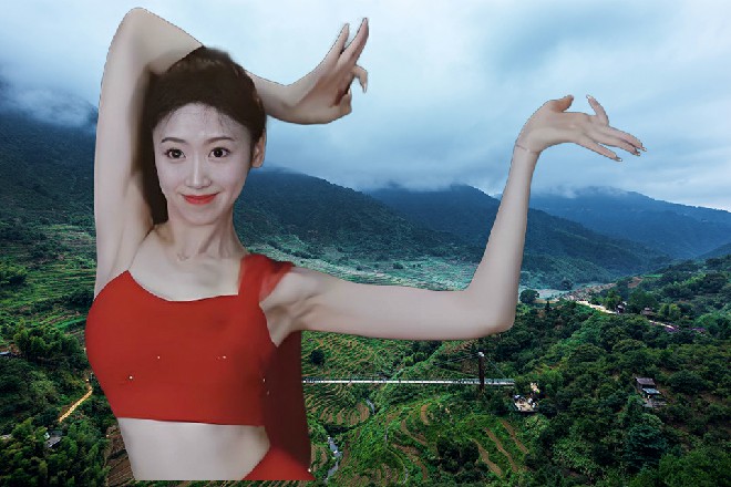 而苏曼s坐了起来，伸手接住了邓主席的杯子，放在他手心里