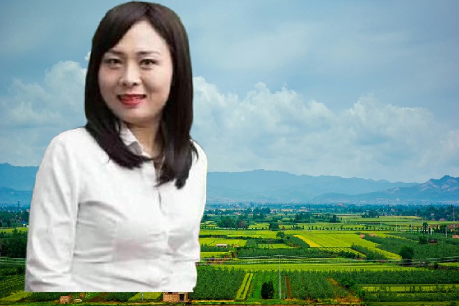 苏曼s转头一看，一个穿着白色西服的男子，正慢慢从天而降