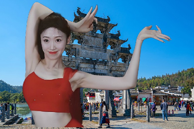 这三翅蜈蚣好像很喜欢若依的样子，又晃起了自己的触角