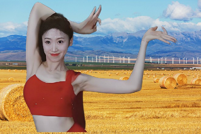 而老警察目光全在那富二代的身上，一不注意，忽然惊呼一声