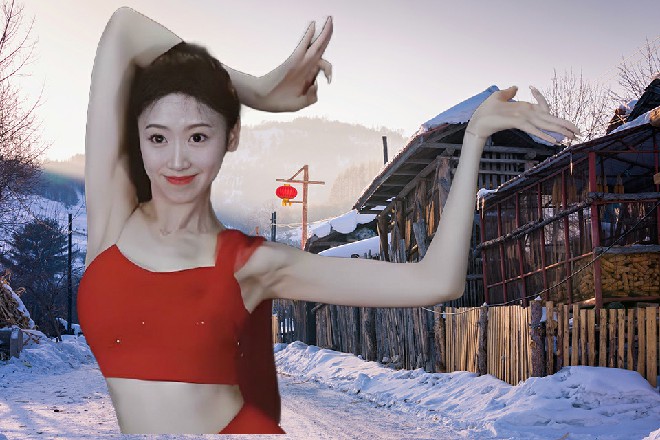 一股气浪顿时扩散了出去，把地面冲撞出了无数道裂痕