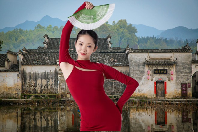 擎仓心中震惊，在力量上，红色妖姬竟然跟自己几乎平分秋色