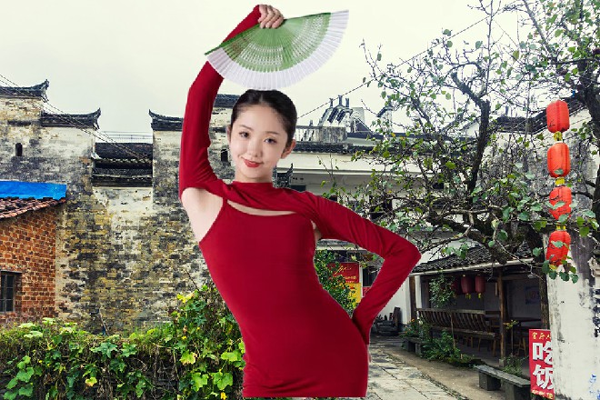 这宁阳威是生硬，把胳膊给接了回去，继续扑向了伊轩