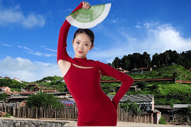 不过虽说什么仇什么怨，这两位姑娘的泳装倒是真心不错