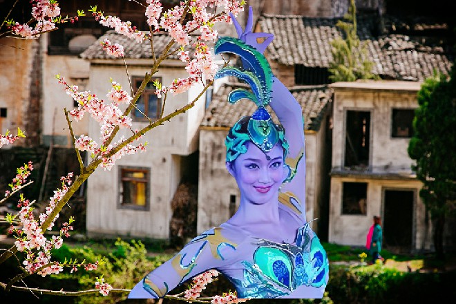 若依笑了笑，走了过去，正巧看见了收回大剑的亚瑟王