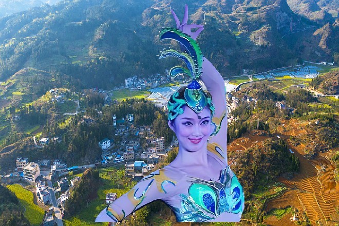 诸位，不必惊慌，我只是来请诸位陪我一起玩场游戏而已