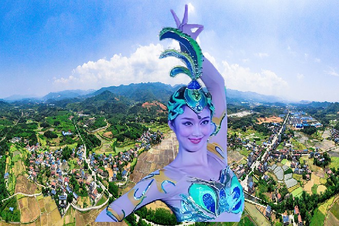 红色妖姬也挥出了自己的拳头，两个人的拳头立刻碰撞在一起