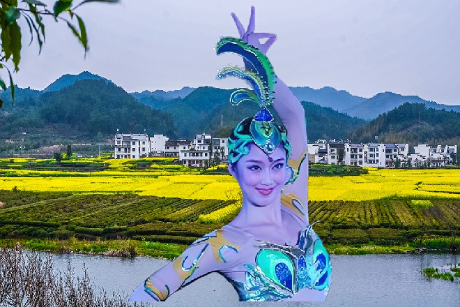 红色妖姬脚步未动，一边盯着自己的左手，同时右手往前一甩