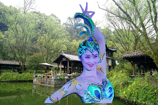 秃头竖起一根中指，看来你是真要跟我们黑虎堂叫板了