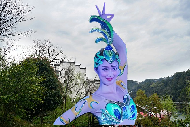 宋妮带着若依，一路向着东厢房走去，路上一句话都没说